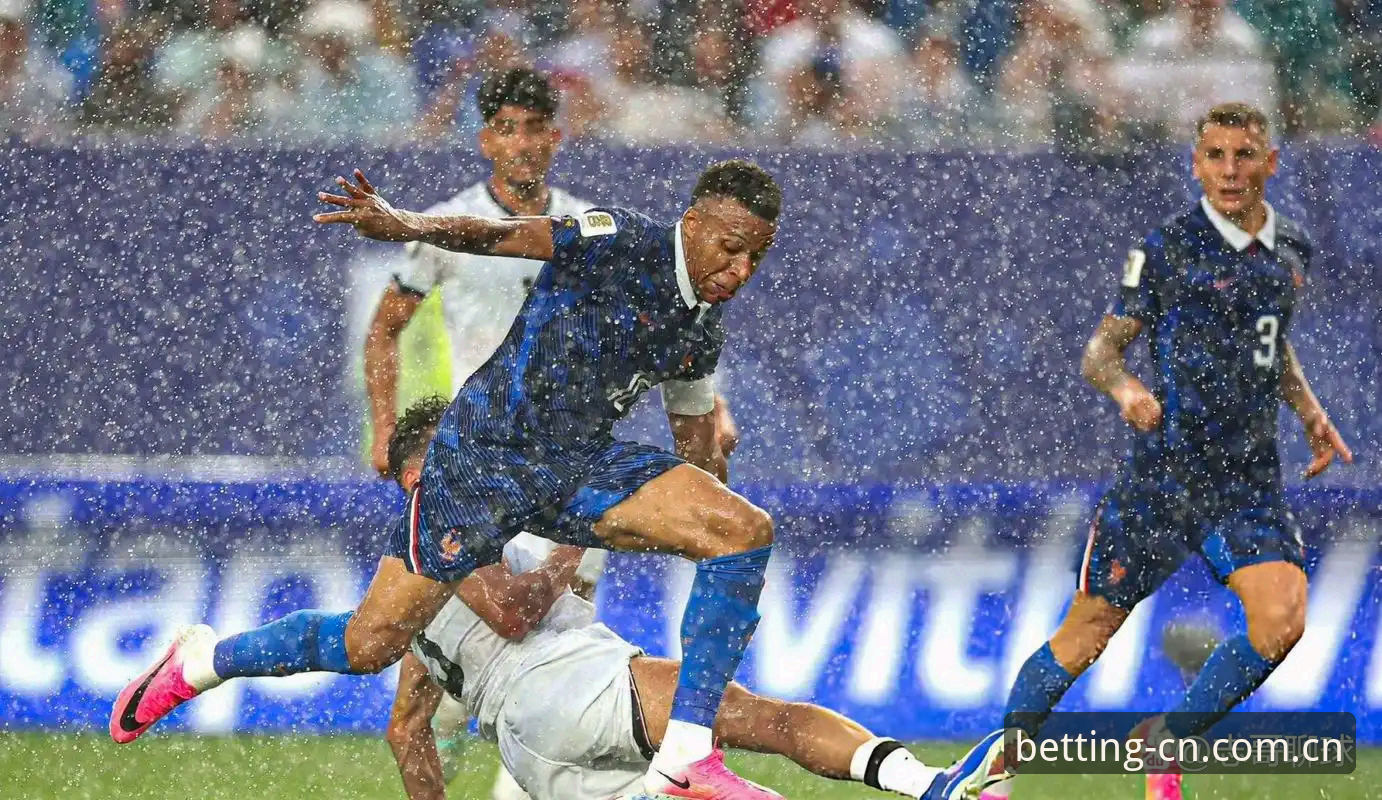 法国3-0伊拉克复盘：姆巴佩追平克洛泽，雷暴打断比赛近4小时